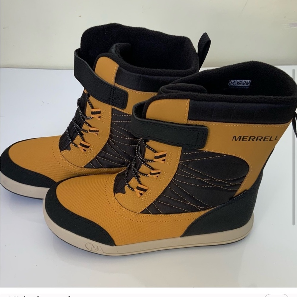 NEW never worn Merrell snow boots. Size 6 babies